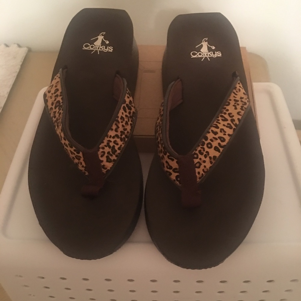 👡GUC CORKYS LEOPARD PRINT WEDGE FLIP FLOPS SZ11👡
